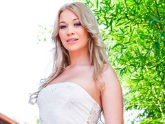 Beautiful blonde hottie Lindsey Olsen likes intensive anal sex